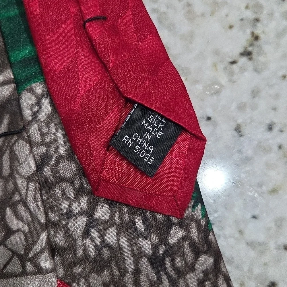 Hallmark Holiday Traditions 100% Silk Reason For The Season Tie 4x58